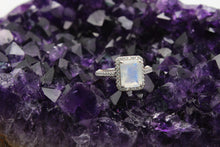 Load image into Gallery viewer, Moonstone Lotus Ring