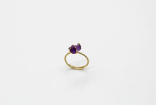 Load image into Gallery viewer, Dainty Raw Sterling Silver Gold Crystal Ring